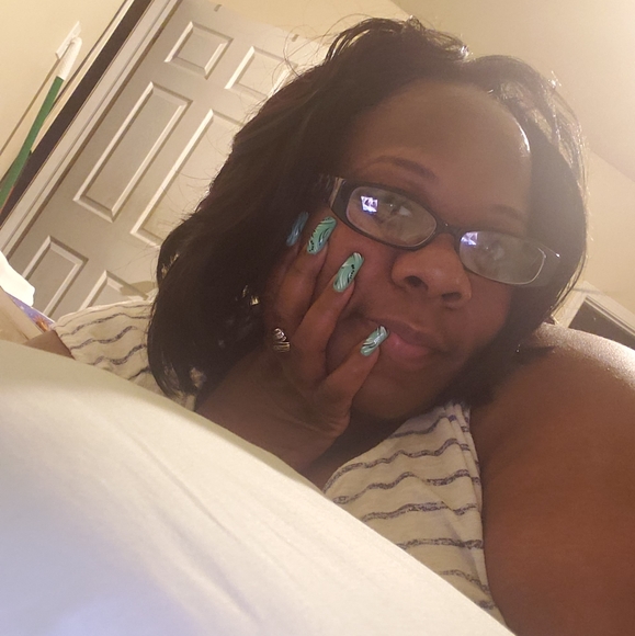 Meet your Posher, Danielle - Picture 3 of 3